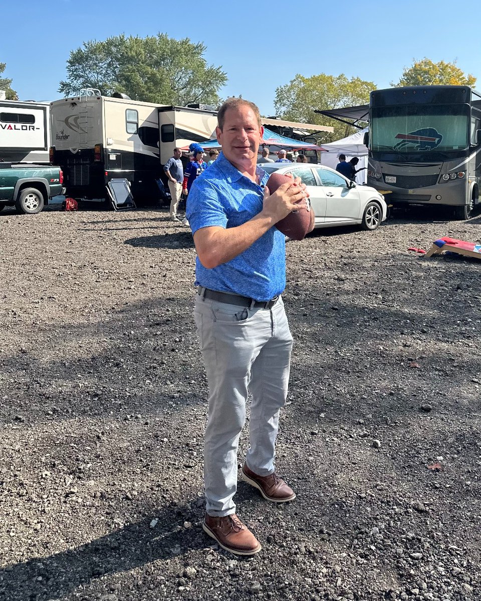 WilliamMattar's tweet image. Is it football season yet? #williammattar #football