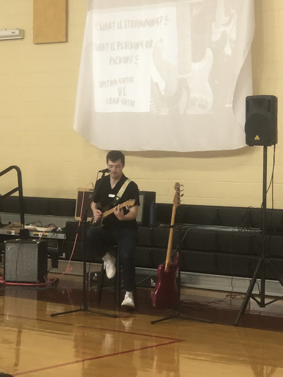 VansvilleES's tweet photo. Ms. Salviati giving our 5th graders an guitar demonstration. They learned the difference between an electric guitar and an bass guitar #learningthroughmusic #interactivelearning #havingfunwhilelearning https://t.co/5KAllAxRkN