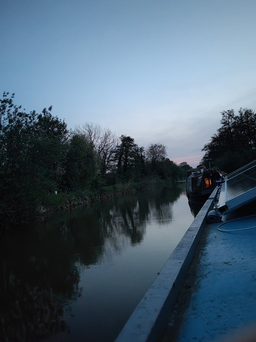 AnothervoiceWB's tweet photo. First night out in the country for a long time tonight.
Playing with the camera ahead of the #Auroraborealis.
#photography
@KennetAndAvon #BoatLife #Toenailmoon
@CRTBoating @drbecky_ https://t.co/6lzOP1QAhQ