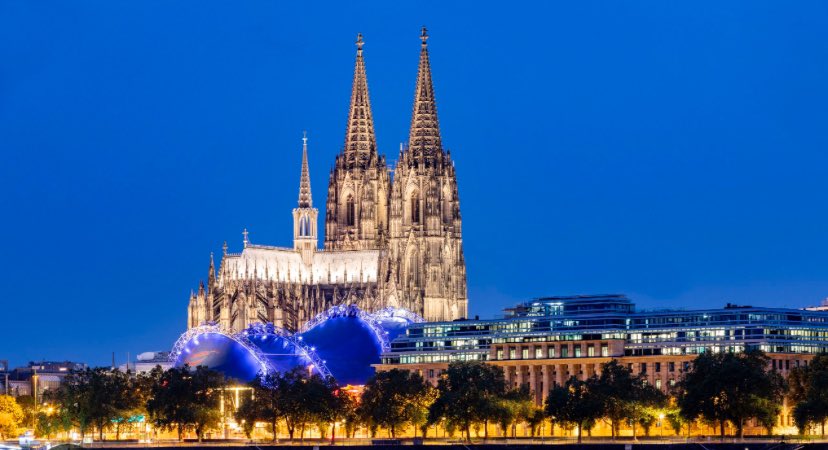 Explore #CologneCathedral, a #UNESCOWorldHeritage Site! 🏰 Tallest twin-spired church in the 🌎 🛠️Construction took over 600 years (1248–1880) 👑Houses the Shrine of the Three Kings 🔔Largest facade of any church worldwide • UNESCO Site since 1996