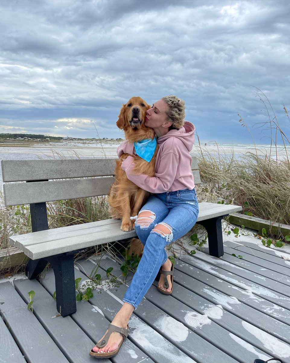 It's always a 🐾pawty🐾 in #SouthWalton. Happy #NationalDogMomsDay! Celebrate with your furry friend by exploring the area's top pet-friendly spots: ow.ly/EU5G50RCoyg 📸: bigbadcash on Insta