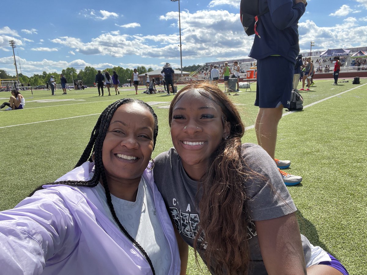 Shout out to ⁦@RVBlazersTFXC⁩ for Hosting an AWESOME Lower State. It was a beautiful day and there was a display of national talent. Enjoy your weekend! ⁦@DrBrendaMack⁩ ⁦@RichlandTwo⁩ ⁦@rvhs⁩ ⁦@RidgeViewSports⁩