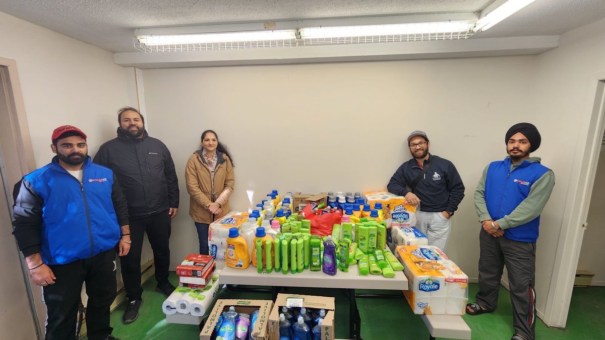 On 24th April, our Khalsa Aid #Ottawa team in association with OCH Foundation dropped cleaning and hygine products like dishwashing detergent, dish soap, paper towels, toilet papers shampoo, conditioner, soap bar. This will help 40 families in the community who need our help for