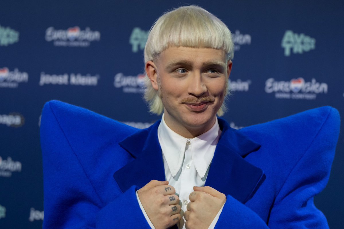 EstherBoek's tweet photo. #TEAMJOOST.    'Dear camera woman, also in case a man says No No, it has to be respected by you. You didn’t. You are to blame!'

#ebu #Europapa #Joostklein #eurovisie #EUROVISION https://t.co/yTkGw8D1fm