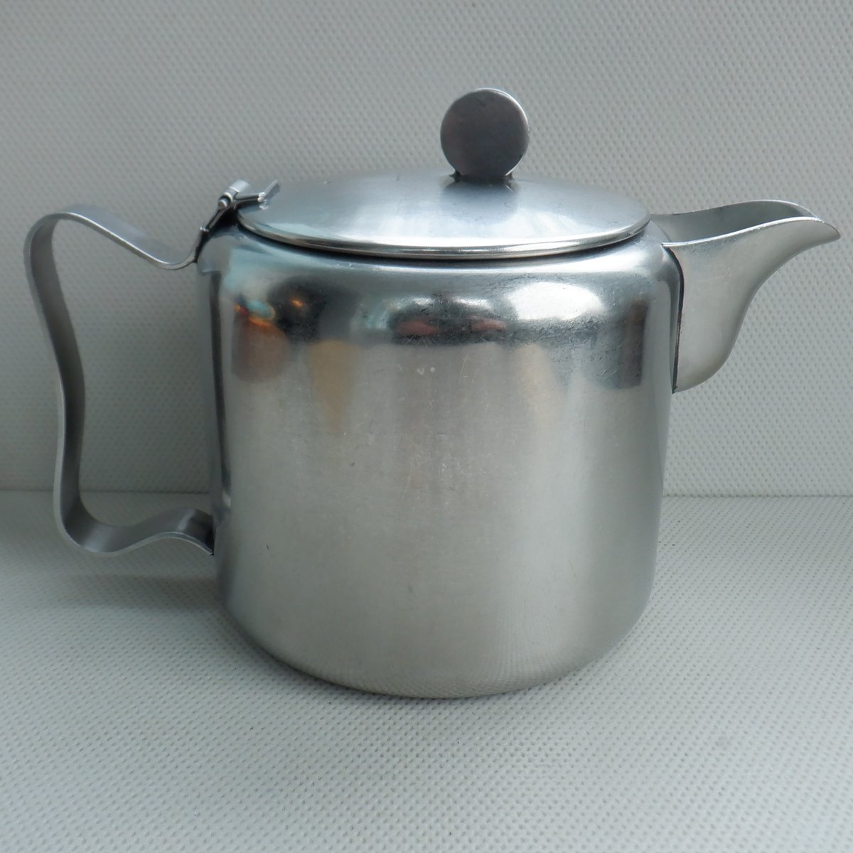 A vintage 1900s stainless steel 2 pint teapot. Made in England by Elkington & Co. 🫖 🛒 ebay.co.uk/itm/1762457083… #Vintage #FollowVintage #VintageTeapot #Elkington #Kitchenalia #TeaHour