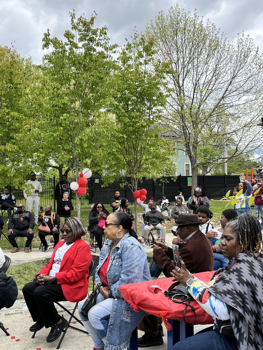 There was a lot to celebrate in South Providence today 🎉 Councilwoman Mary Kay Harris joined the long-awaited Caffey Apartments and Townhomes ribbon cutting! Just a few blocks away, she came together the community for the dedication of Rose Russell Way!