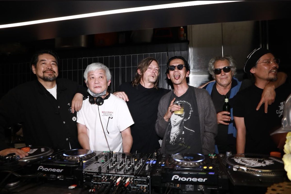 Norman Reedus with Shinsuke Takizawa, Kunichi Nomura and others in Tokyo, Japan on May 11th. ©️ @/sin_takizawa on Instagram #ノーマンリーダス