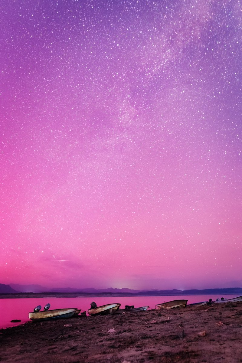 Never in my wildest dreams I ever thought about this moment.

Aurora borealis touching the skies of Sinaloa, Mexico 🤯🤯