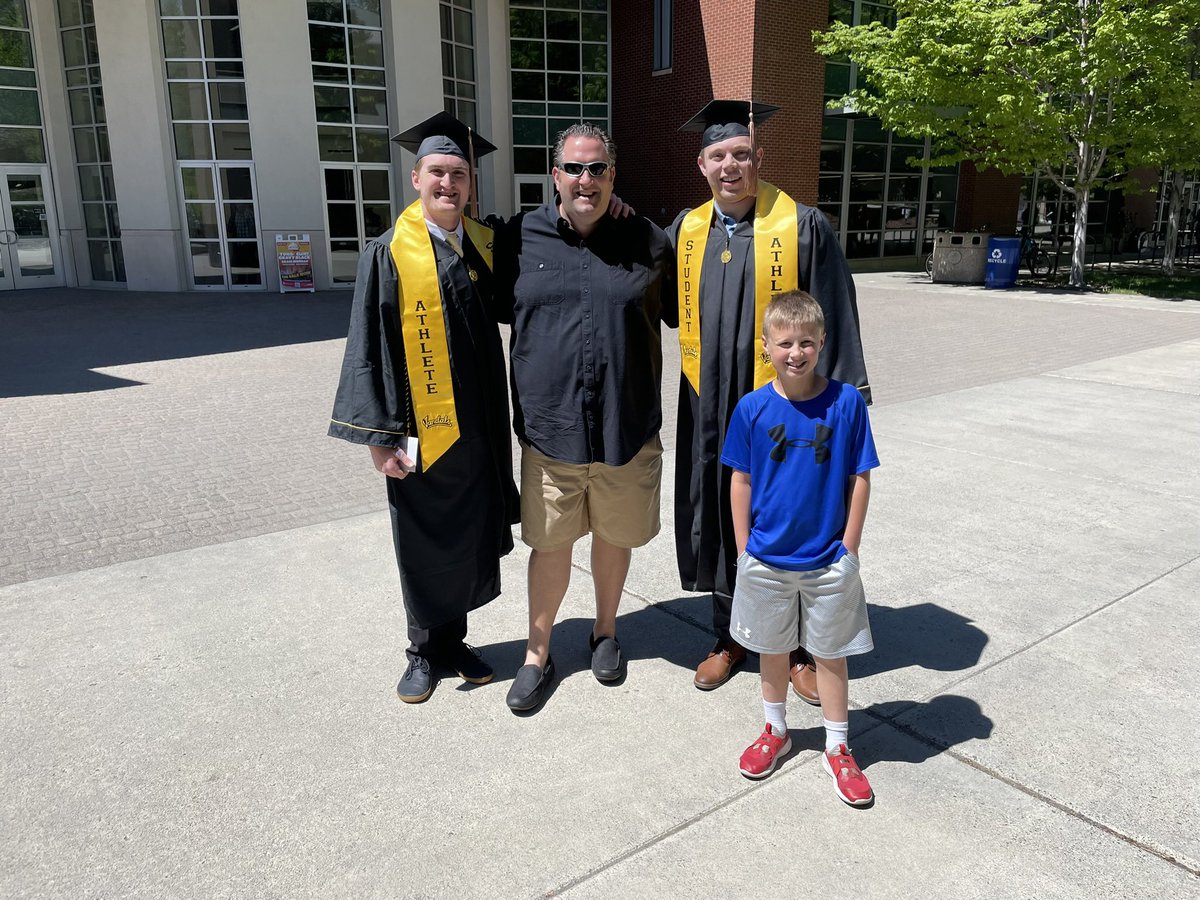 Proud of our 11 spring Graduates! 
V’s ⬆️✌🏼