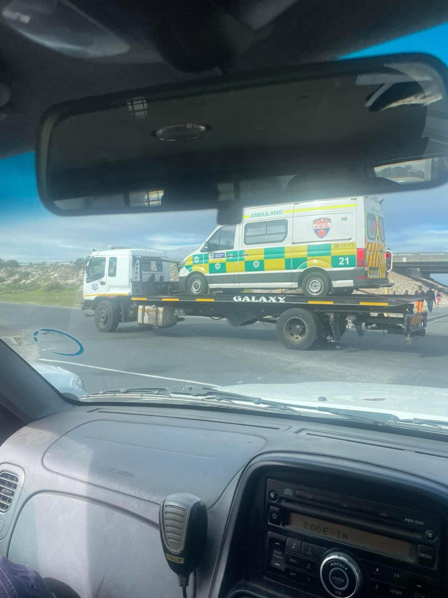 Tito, Tito, Tito on top of a breakdown recovery truck🤣 these Clowns 🤡🤡 from Soweto United FC are working hard to try and scam us🤣🤣🤣
#Masandawana #Sundowns #DStvPrem #DStvDiskiChallenge #iDiskiTimes #NedbankCupFinal #OfficialPSL
