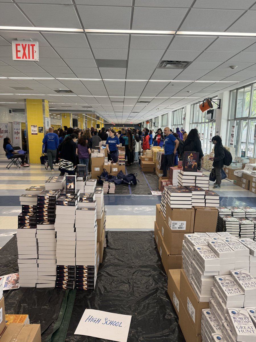 Just two NJ teachers at the @AFTunion’s book giveaway.