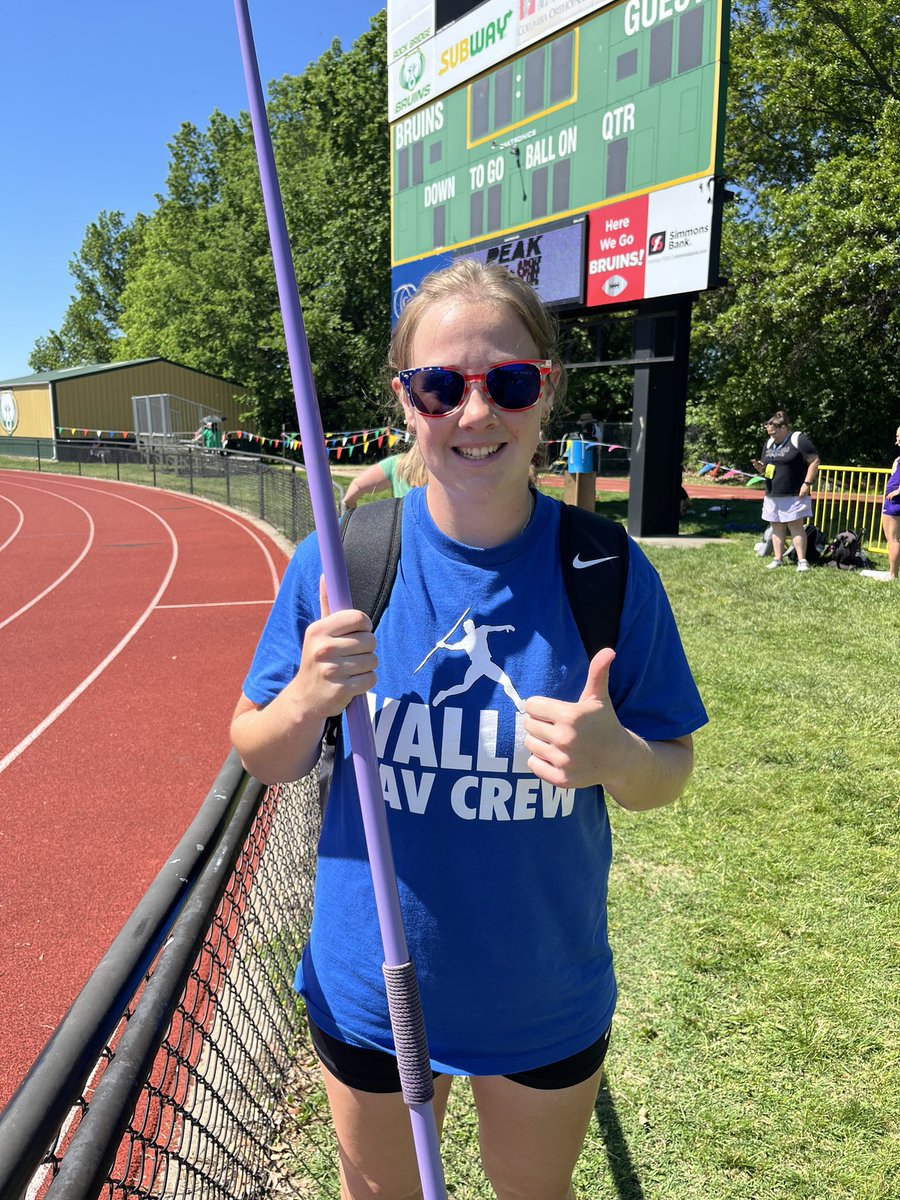 🎟️ 🤛 @kenahsears finishes 3rd at the District meet to move on to Class 5 Sectionals! Kenah’s throw of 45.10 meters is the #2 mark in @GVSD_Track history. #OneValley