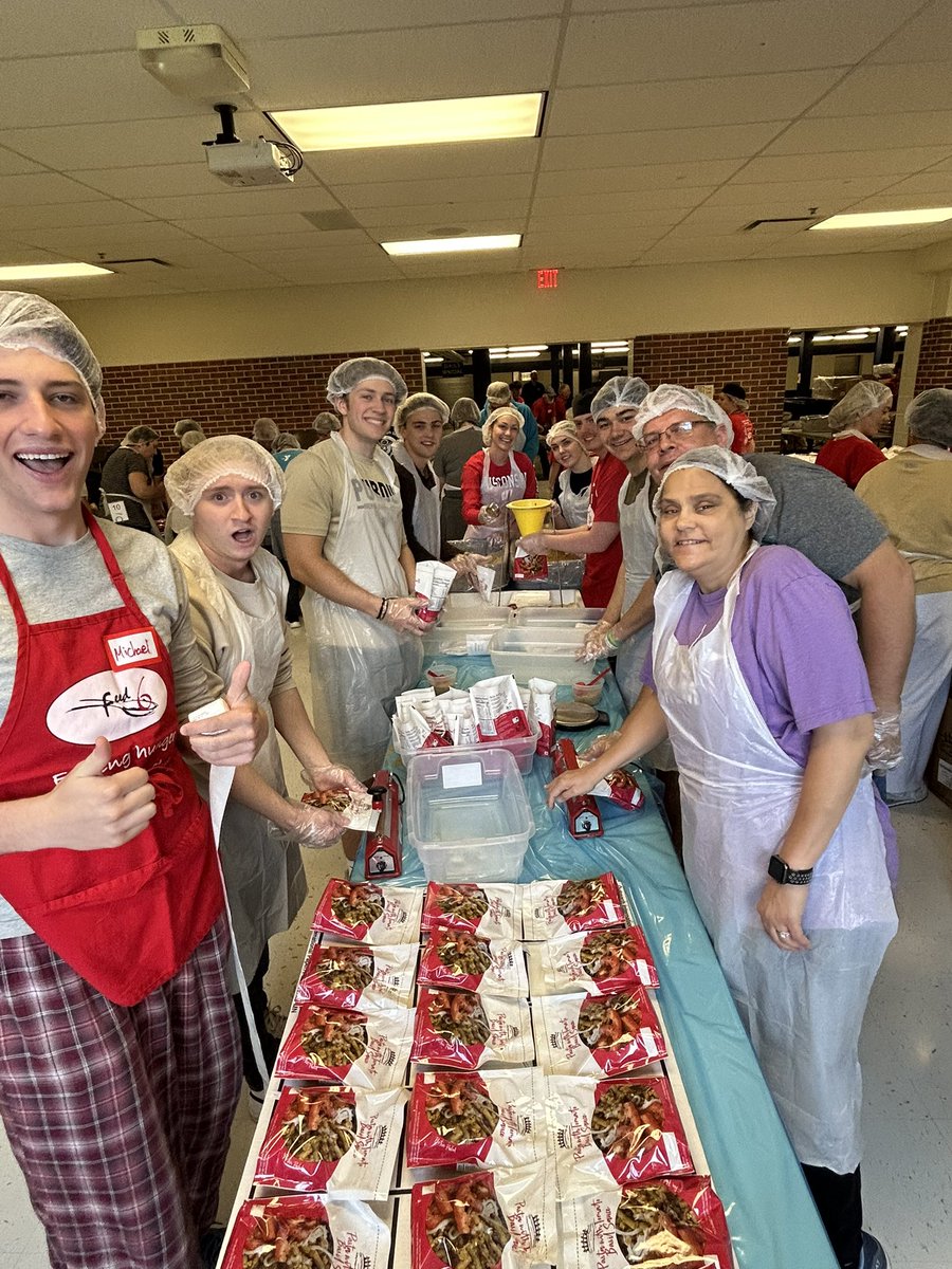 Lemont HS NHS (@lemonthsnhs) on Twitter photo Thankful for all of the <a href="/Lemont_HS/">Lemont High School</a> who came to lend a hand! #WeAreLemont #LemontVhunger Thankful for all of the <a href="/Lemont_HS/">Lemont High School</a> who came to lend a hand! #WeAreLemont #LemontVhunger