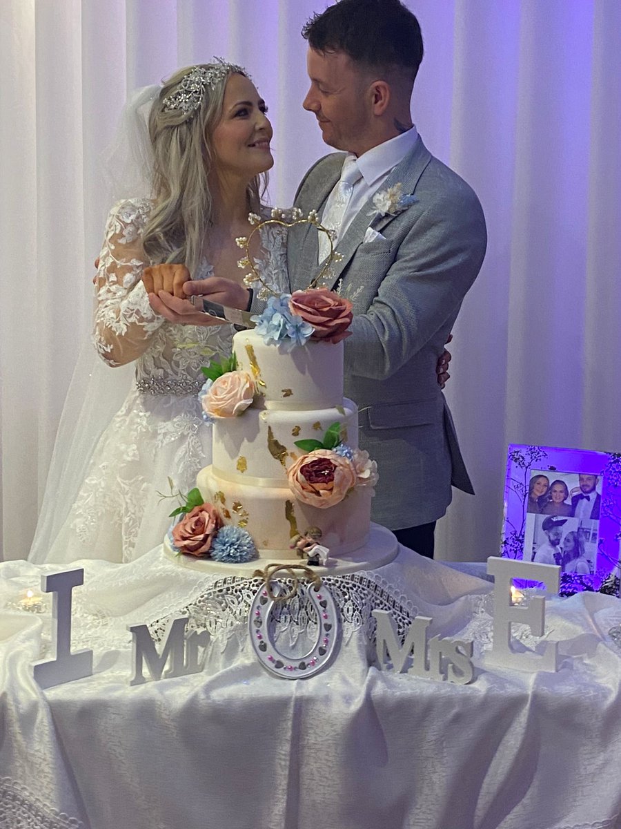 WEDDING BELLS FOR ELAINE & ANTON💜🍾🥂   Congratulations to Elaine Carney & Anton Basista who got married in Ballyhaunis Church on Friday last May 3rd and afterwards celebrated their wedding reception with us at the Abbey Hotel Roscommon @thecontel @CTribune @radiomidwest