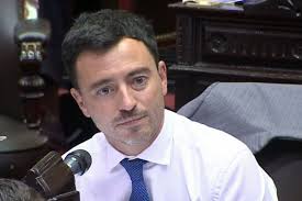 RadicaldeIllia's tweet photo. "El gobierno de Llaryora es pésimo. Ajusta como libertario pero gasta como kirchnerista. Ya no saben de dónde sacar plata"

@rodrigodeloredo en el congreso de Giardino. https://t.co/aPM1ZT6LcQ