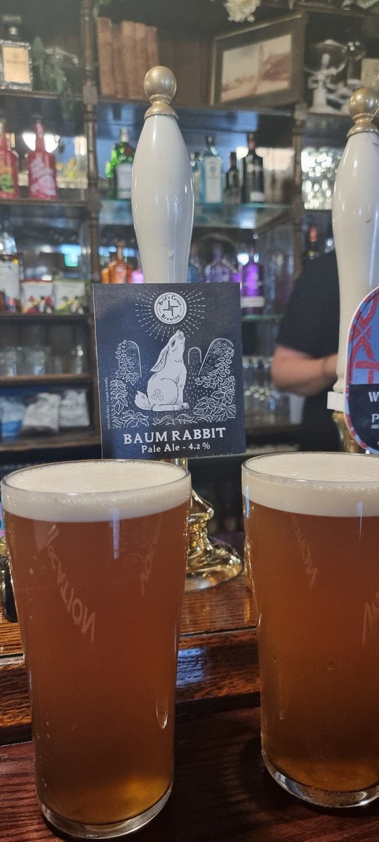 The first pints of Baum Rabbit pulled at @BaumRochdale - I reckon it's alright, but I'm looking forward to hearing what everyone else thinks. 

#RealAle #CraftBeer #CraftBeerUk #FolkAle #UKPubs