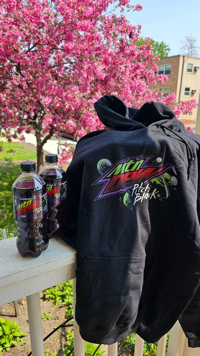. @MountainDew I love you. This is amazing. Thank you!! Pitch Black is an all time favorite so this is truly incredible. Only sad that I can't fit this awesome size L hoodie 😭