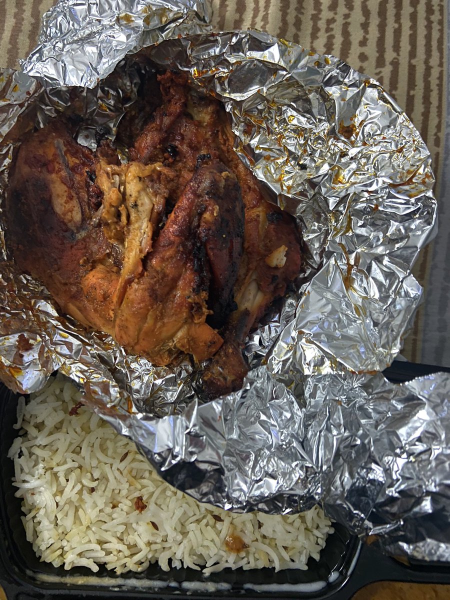 singhsatyajeet8's tweet image. What a horrendous experience is this @zomatocare @zomato @deepigoyal I ordered veg meal and got chicken instead 
Compensate me for the same ..