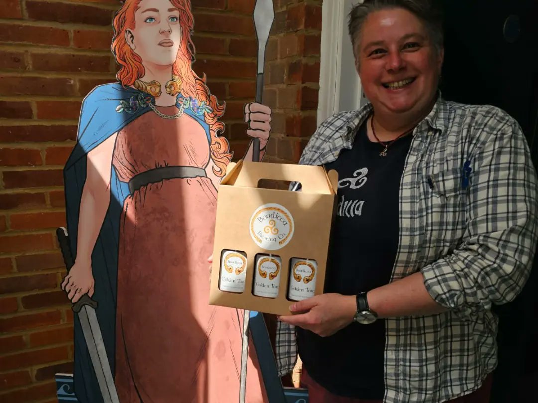 Boudicca returns to St Albans! 

I was pleased to deliver some Golden Torc bottles to #VerulamiumMuseum yesterday which will be on sale soon!
Also it was lovely to catch up with the lovely (& no. 1 fan) @Tess_Machling 
@stalbansmuseums 
#Boudicca
#VeganFriendlyRealAle