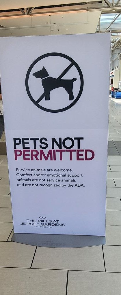CiMaLive's tweet photo. This is how you do it @ShopRiteStores  since your NJ stores seem to be having an issue letting shoppers know their regular pet dogs should not be in the carts or store where people buy their food. https://t.co/gEGeZWvoKV