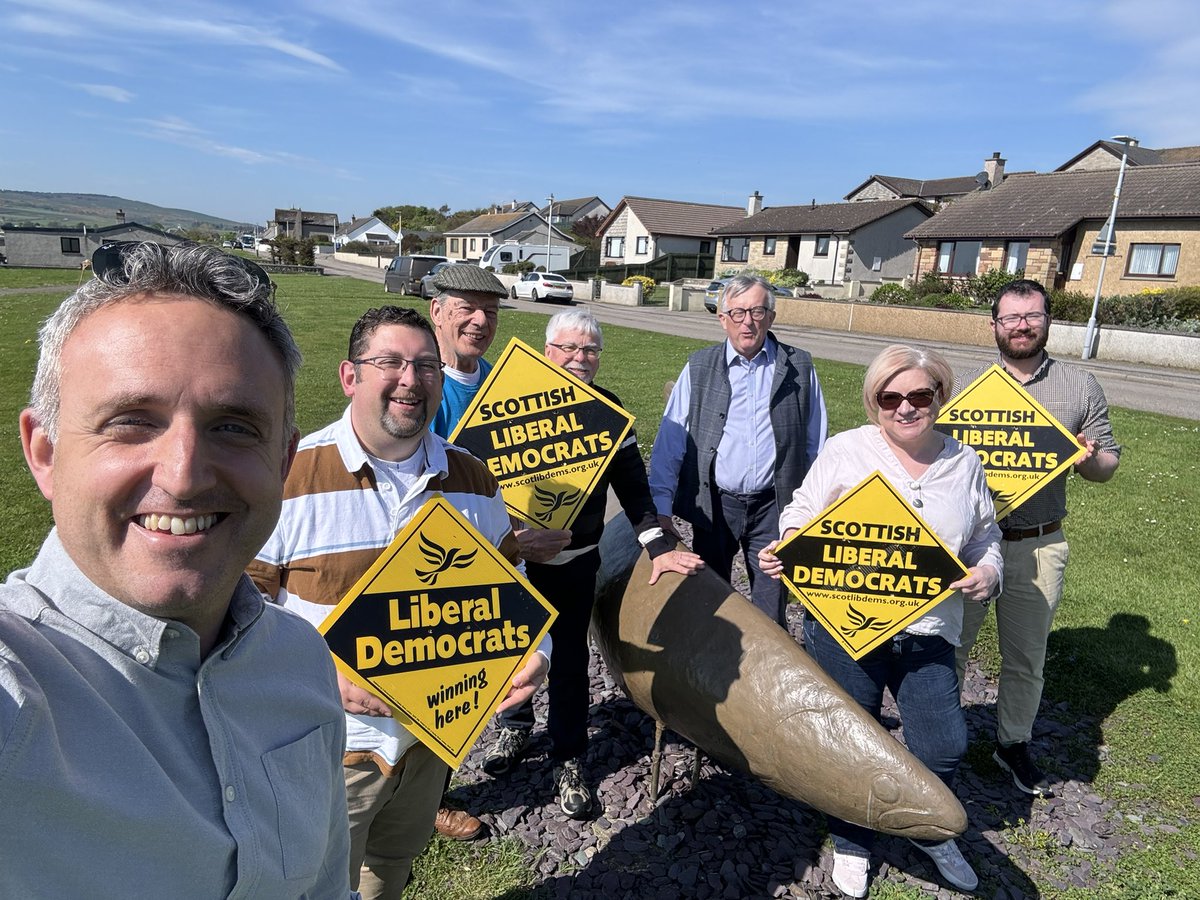 Superb support for @Jamie4North and our Tain & Easter Ross, by-election candidate, Barbara Cohen in Balintore, today. Sun splitting the skies too ☀️🔶🔶🔶🔶