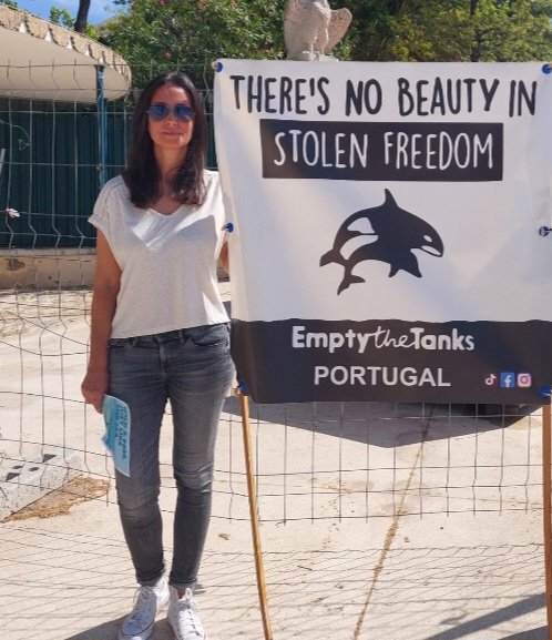 Today I had the pleasure of joining #EmptyTheTanks Portugal, calling for the end of dolphinariums in Lisbon. #Dolphins
🐬🌊💙🙏🌱 #Animalrights