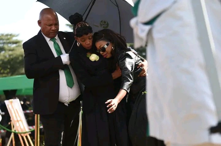 Actor Mpho Sebeng was laid to rest at Heroes Arch, Westpark cemetery earlier today.

#RIPMphoSebeng