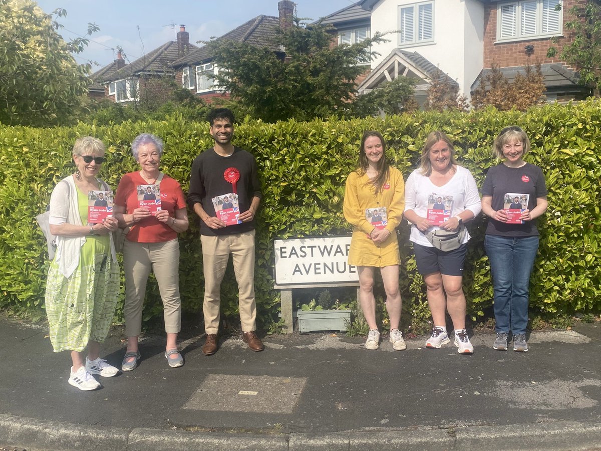 Sunny Saturday on the doors in Wilmslow. ☀️🌹

So many more first-time Labour voters, and great to unexpectedly canvass people that I haven’t seen since school!