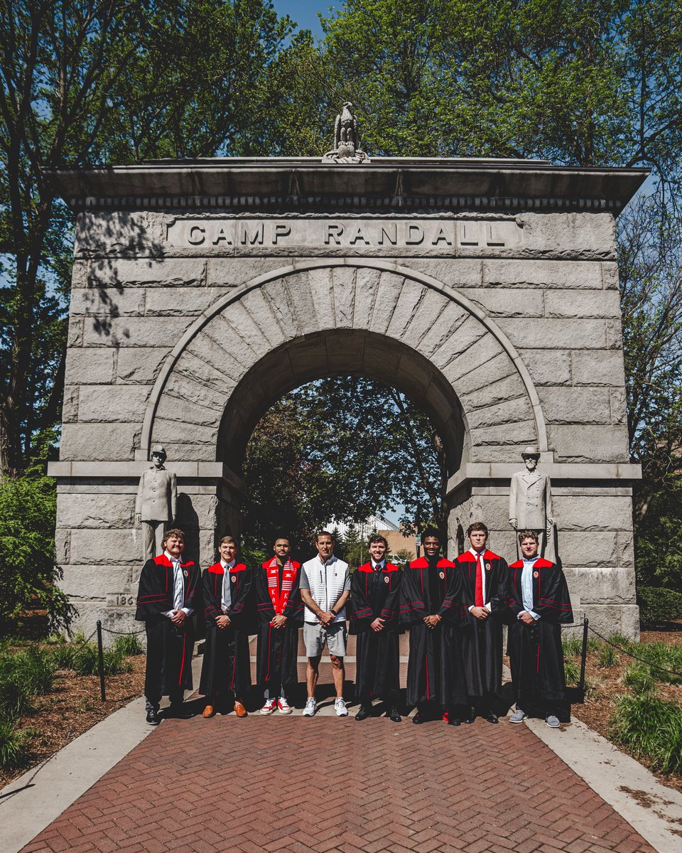 Con𝙂𝙍𝘼𝘿ulations to our guys earning their degrees today 🎓 Proud of them for always putting in as much work off the field as they do on the field! #OnWisconsin x #UWGrad