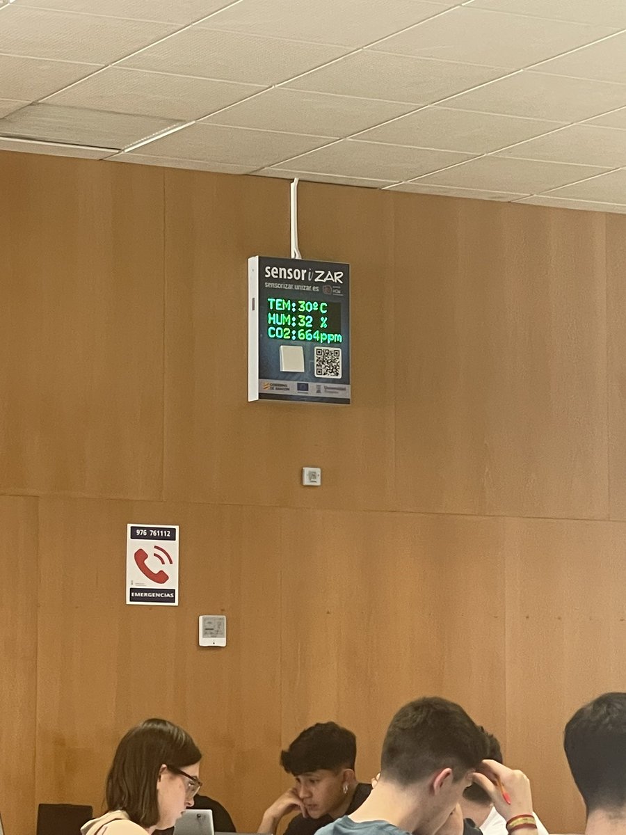 _ppppaaaauuuu's tweet photo. por curiosidad cuándo van a empezar a poner el aire acondicionado en esta biblioteca del infierno? @bibliounizar @unizar https://t.co/OIgp9mVWko