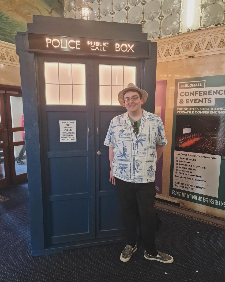 Can I go in the TARDIS now? Had a blast at Portsmouth Comic Con! 
#DoctorWho #Portsmouth