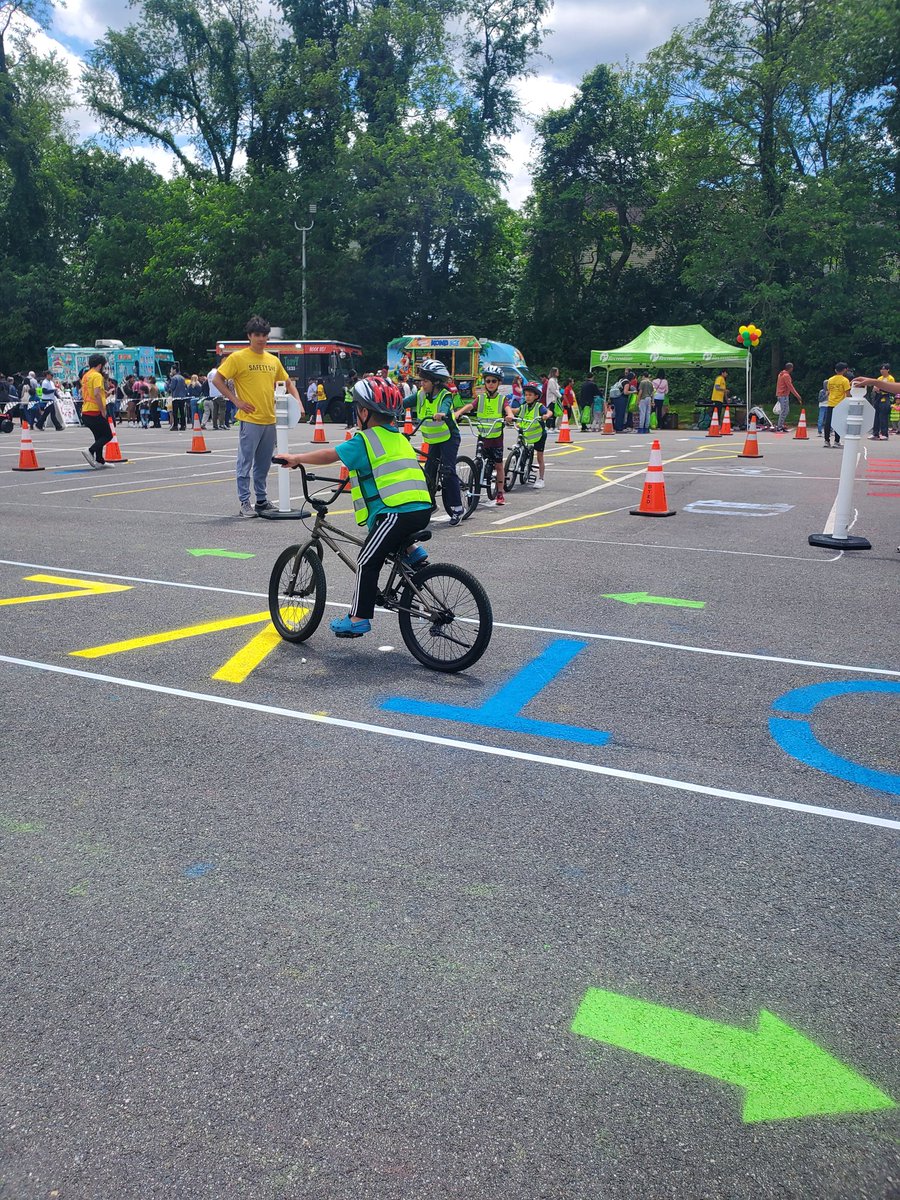 frommelissa's tweet photo. A traffic garden!! Students explaining street rules to the cyclists! MoCo was promised one of these (field trip location) but......
#whereisthat https://t.co/XffCr5NLyT