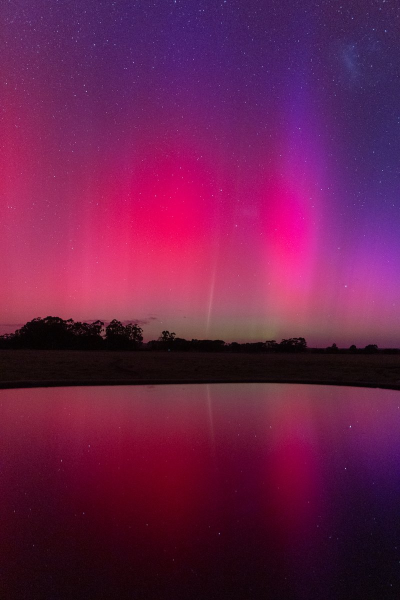 An absolutely incredible night over Busselton, Western Australia... I love living on the farm, perfectly clear skies with zero light pollution to the south :)