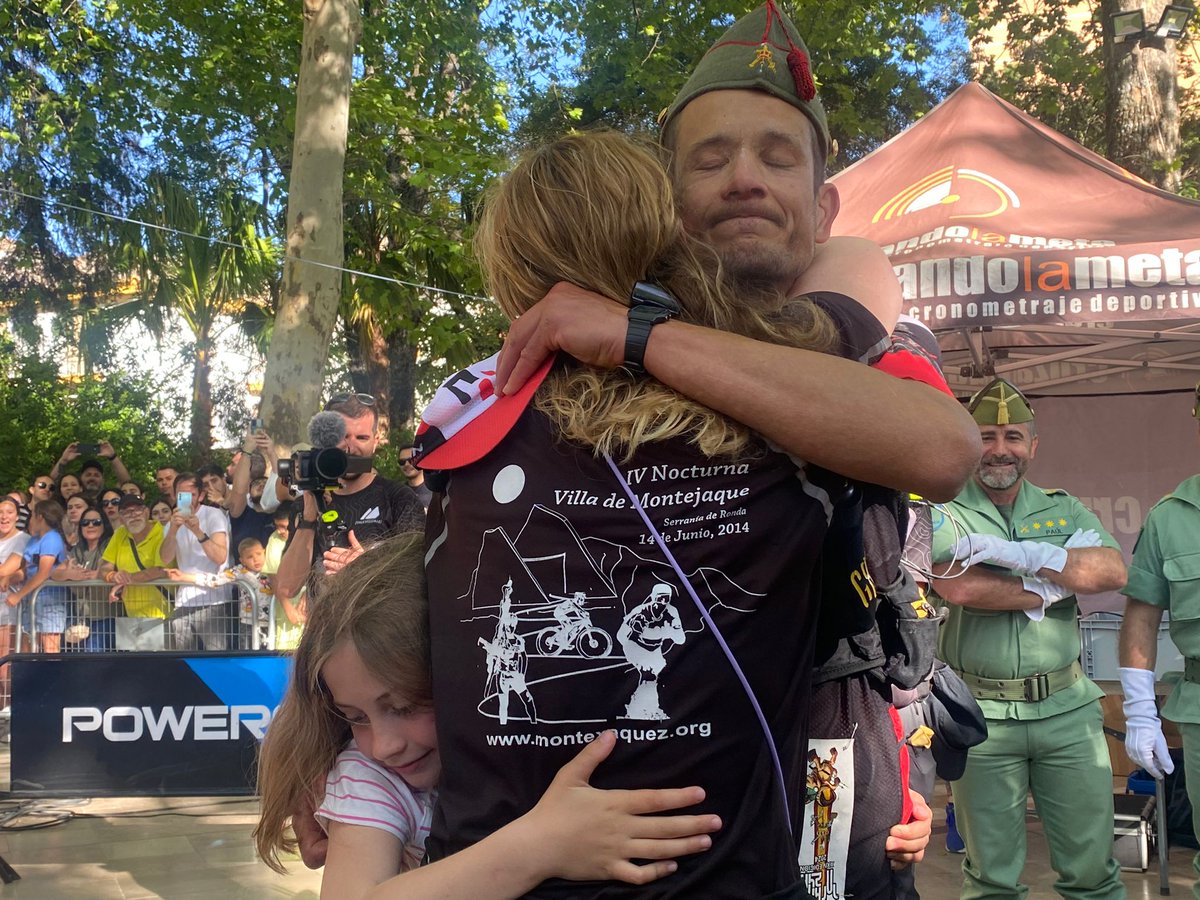 charrytv's tweet photo. Así de espectacular ha sido la llegada de Joan Marc Falcó a la Alameda del Tajo. ¡¡¡Ganador de los 101 Kilómetros de La Legión en Ronda por cuarta vez en su carrera!!!  #101kmronda #zimavisuales #charrytv https://t.co/zgXxLeuPdn