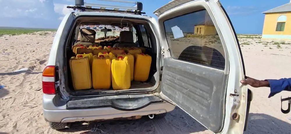 #dnb and Gurgur forces, along with local allies, joined forces to target al-Shabaab in Harardari district. The military successfully captured an al-Shabaab fuel tanker and apprehended two individuals linked to fuel smuggling, who are currently being investigated. #somalia