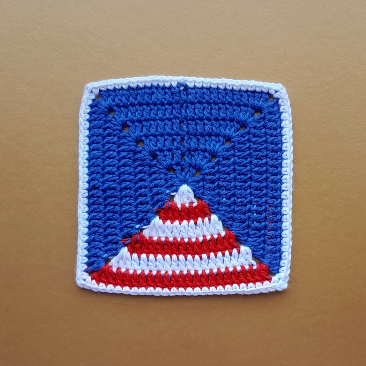 Granny Square American Flag Pattern, Patriotic Granny Square Pattern
ravelry.com/patterns/libra…

#Ravelry #crochet #GrannySquarePattern #crochetpattern #grannysquare #crocheter #crocheting #crochetideas #handmade #craft #idea #giftidea #gift #gifts