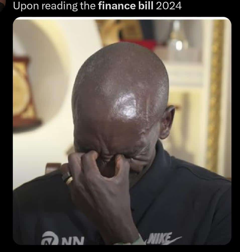 Kipt000's tweet photo. Every Kenyan right now #hasola tawala😹😹😹😹💔🚮 https://t.co/zsIL3X6cpj