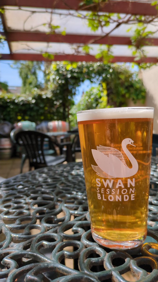 No better place for a pint @theswanyork