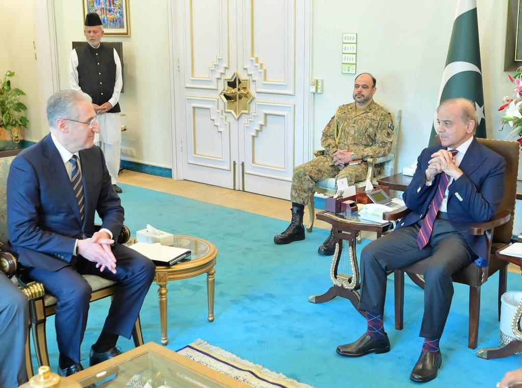 Great discussion with Pakistan's PM @PakPMO on #COP29 alignment with climate vulnerable nations' needs. Appreciate Pakistan's support for #COP29Azerbaijan and grateful for PM's hospitality and commitment to collaboration in shaping an inclusive agenda.