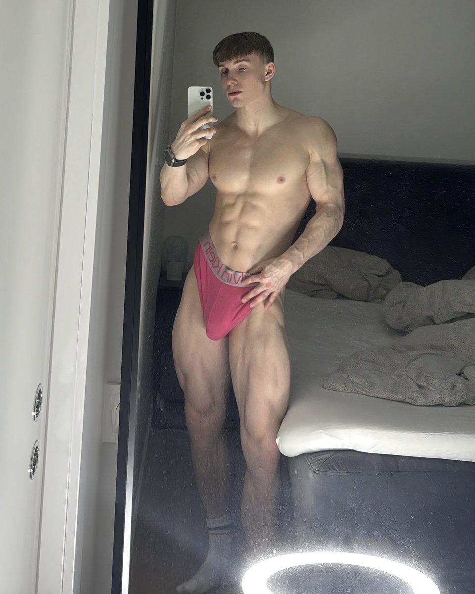 Bold and beautiful naked photos to explore