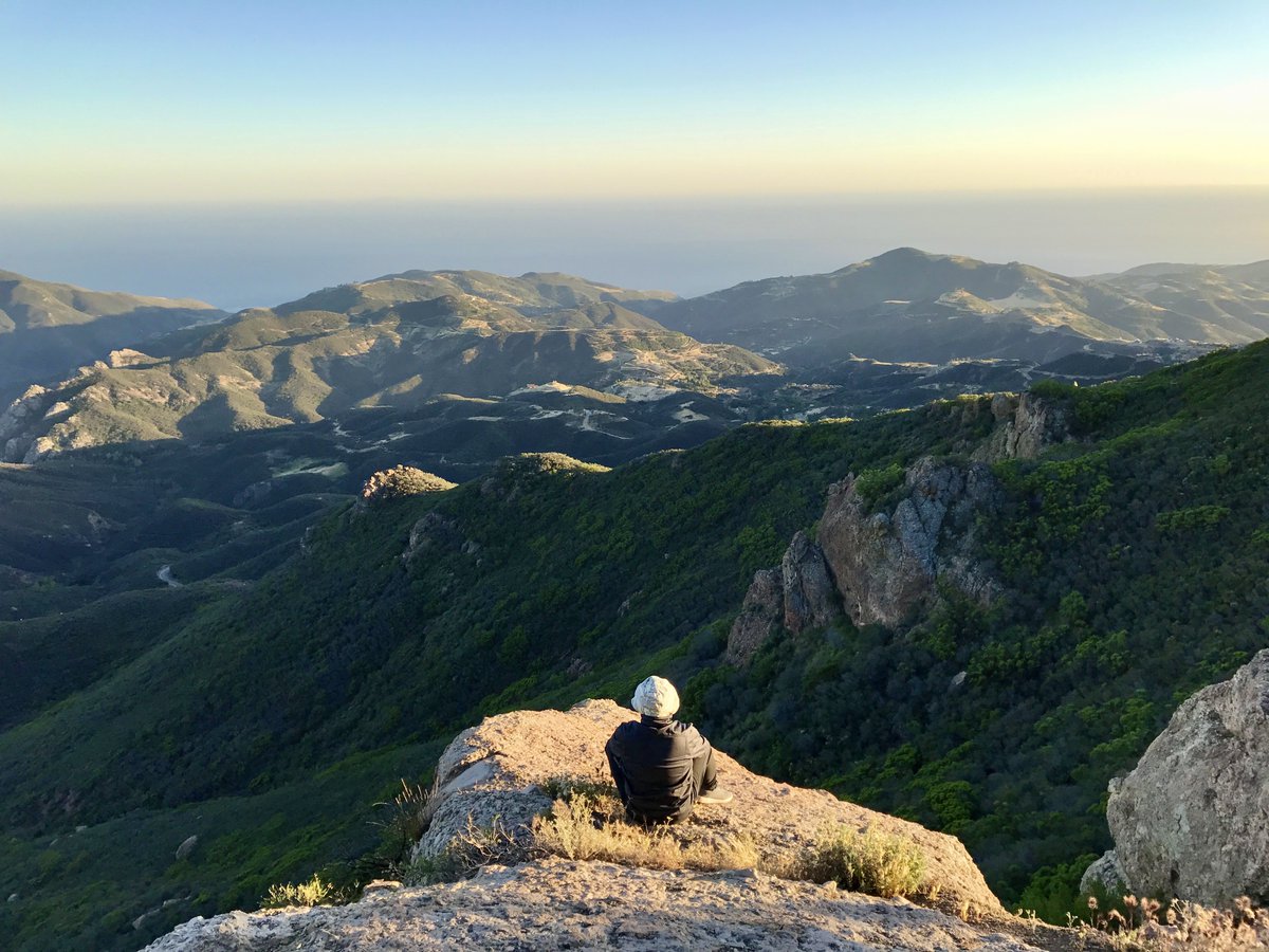 Spending time #outdoors is essential to everyone's health and well-being. #Explore your local parks this weekend and just soak up the Vitamin D, or snap a few photos for SAMO Fund's Annual #PhotoContest Photo: Justin Rimon-keep #nature #hiking #adventure #santamonicamountains