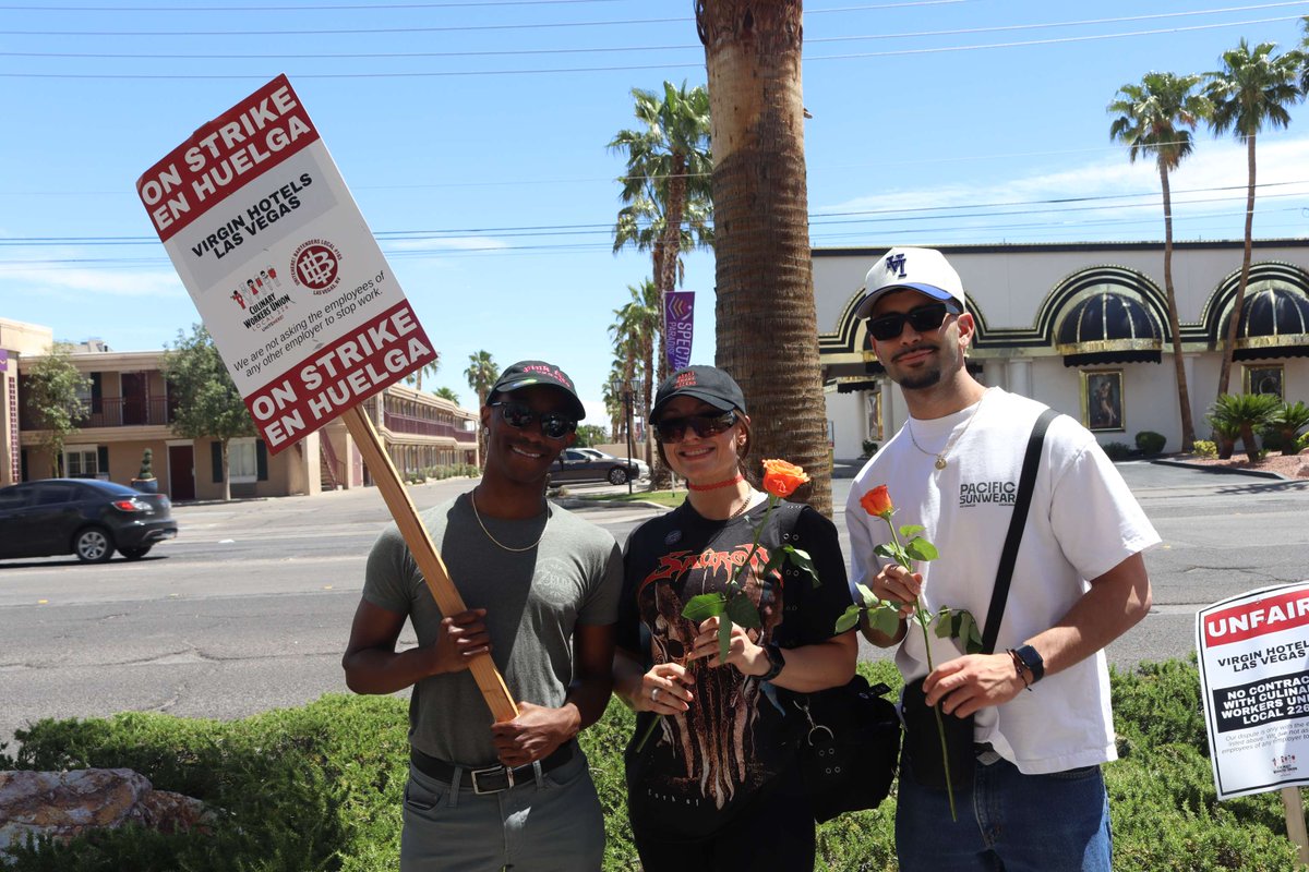 📍 Are you near the @VirginHotelsLV? Hospitality workers on strike!
🛏️ Who makes the beds?
👥 We make the beds!
🧹 Who cleans the casinos?
👥 We clean the casinos! #OneJobShouldBeEnough #ContractNOW