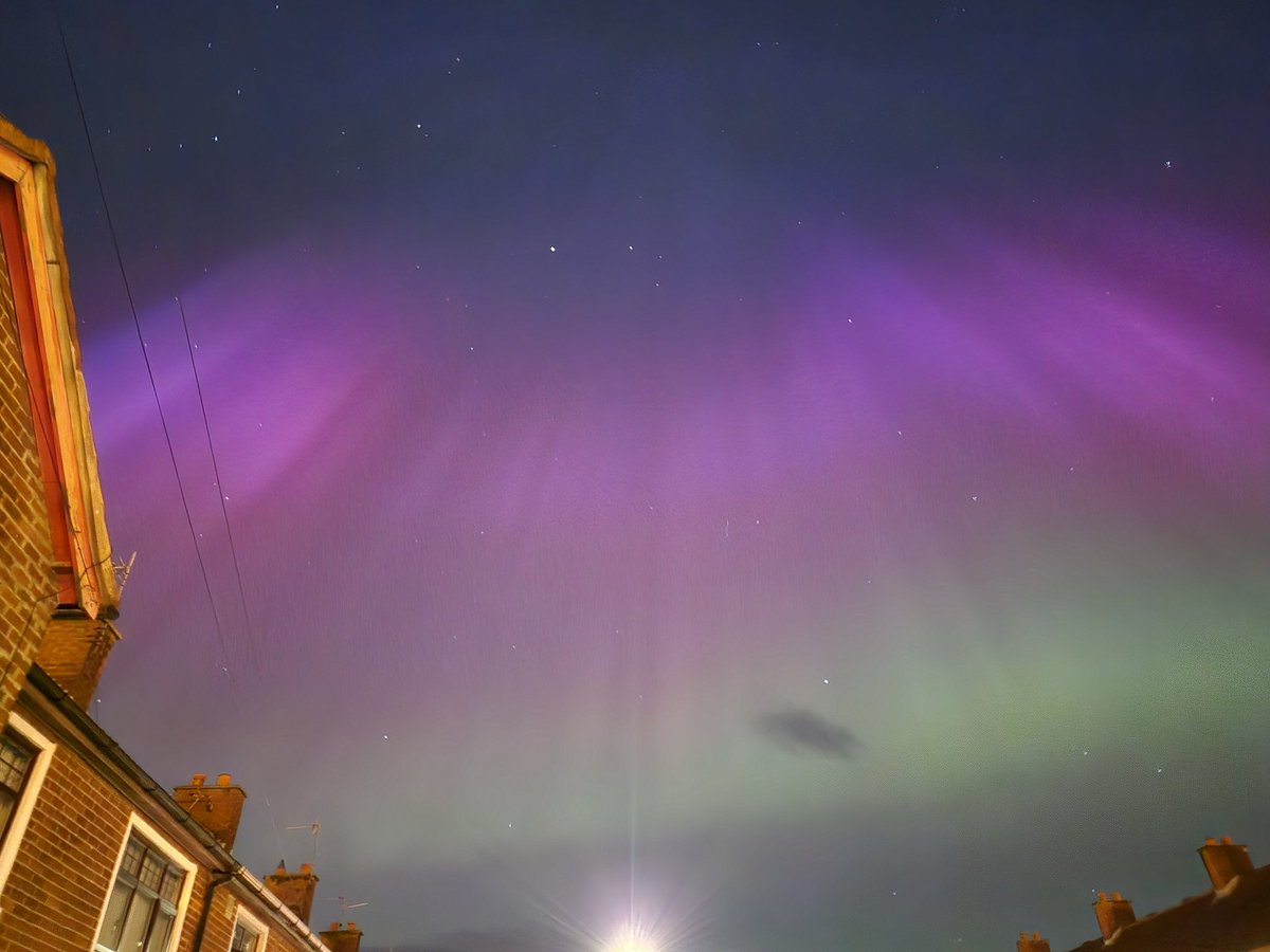 WillHort's tweet photo. The Northerm Lights Visible over Derry Northern Ireland. #aurora #Auroraborealis #NorthernLights #space #SpaceWeather https://t.co/d85sHmrwjp