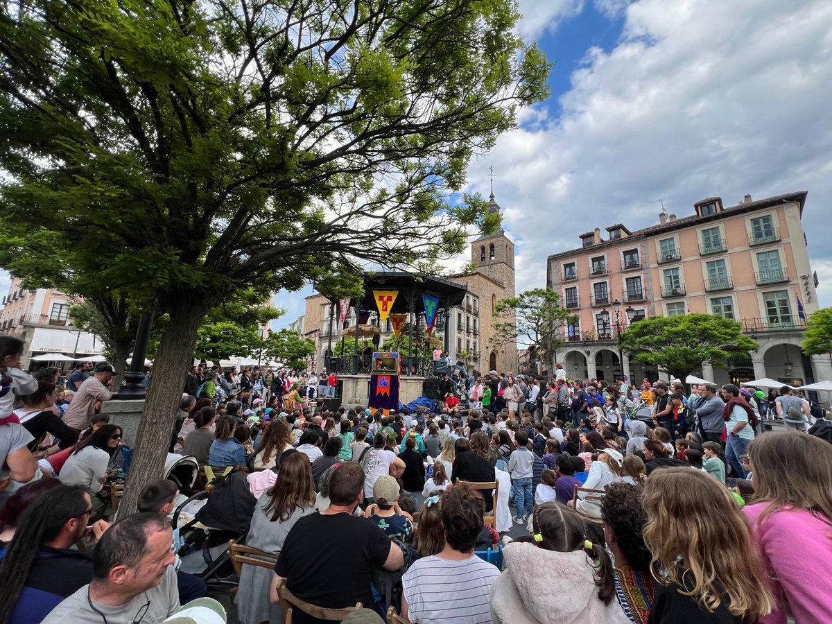 👏🏻La 38 edición de Titirimundi vuelve a llenar las calles de Segovia. ✅El Ayuntamiento aporta al Festival de Títeres 100.000 euros. 🎉Titirimundi es una de las citas obligadas en el calendario de la ciudad y convierte a Segovia en el referente mundial del teatro de títeres.