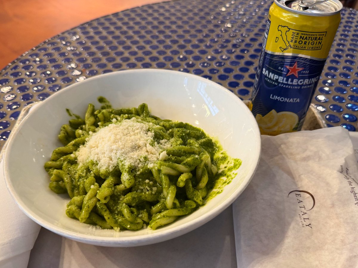 Carbs don’t count when you’re on vacation, right? 🤔😍😅 @eatalyusa #pastaheaven #pasta #pesto #foodie #foodporn #yum