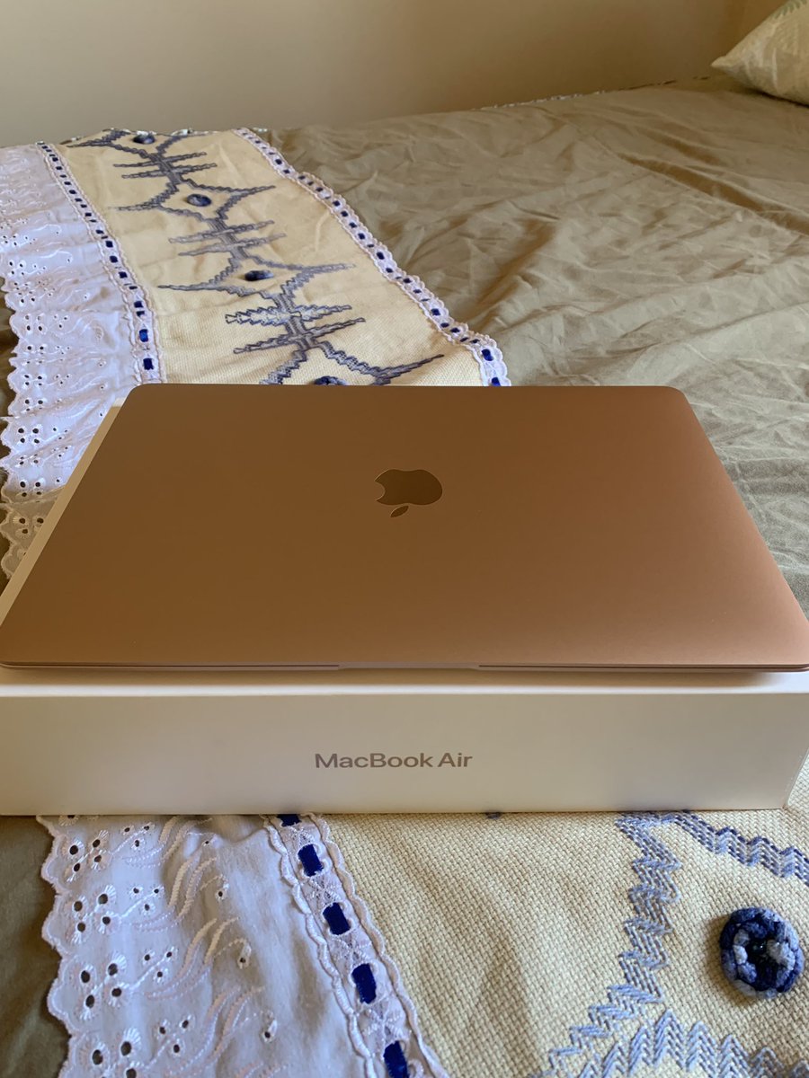 diaspedrop's tweet photo. @Uzinaj Olá, tudo bem? 

Tenho um novinho para você. Estou vendendo o de minha noiva. 

Macbook Air M1 2020
R$ 4.300 (faço ml e etc)

Poucas vezes usado, novíssimo, sem marcas de uso . Bateria com 49 ciclos, acompanha cabo e fonte originais + acompanha case protetora + case para viagem. https://t.co/nFeNdPGHpO