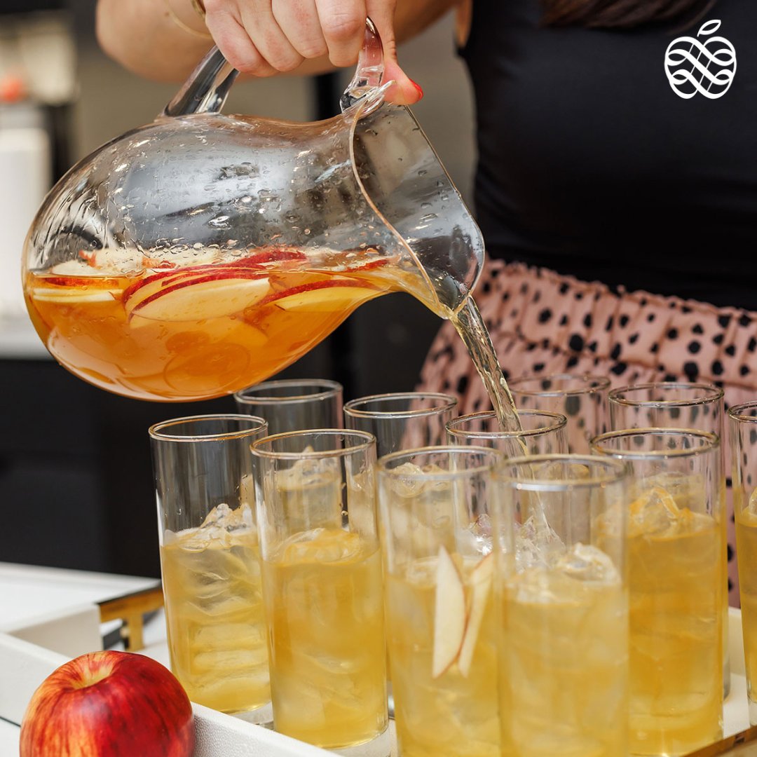 EnvyApples's tweet photo. Elevate your taste buds with the perfect blend of crisp Envy™ apple indulgence and the effervescence of a gin fizz. Cheers to a punch that's as refreshing as it is envy-worthy! 🥂🍎
https://t.co/g3d8BSQL5z
#CraftedCocktails #Envyapple #apples #Envyapples #biteandbelieve https://t.co/mKKdz56W3v