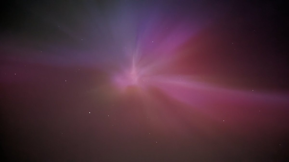 Fabulous #Auroraborealis over the house last night.