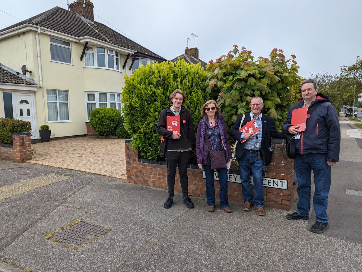 Thanks to Lowestoft Labour’s team for speaking to residents in Waveney Crescent today! We are fighting to persuade every resident to support @UKLabour whenever the General Election is called! 🌹 🗳️
