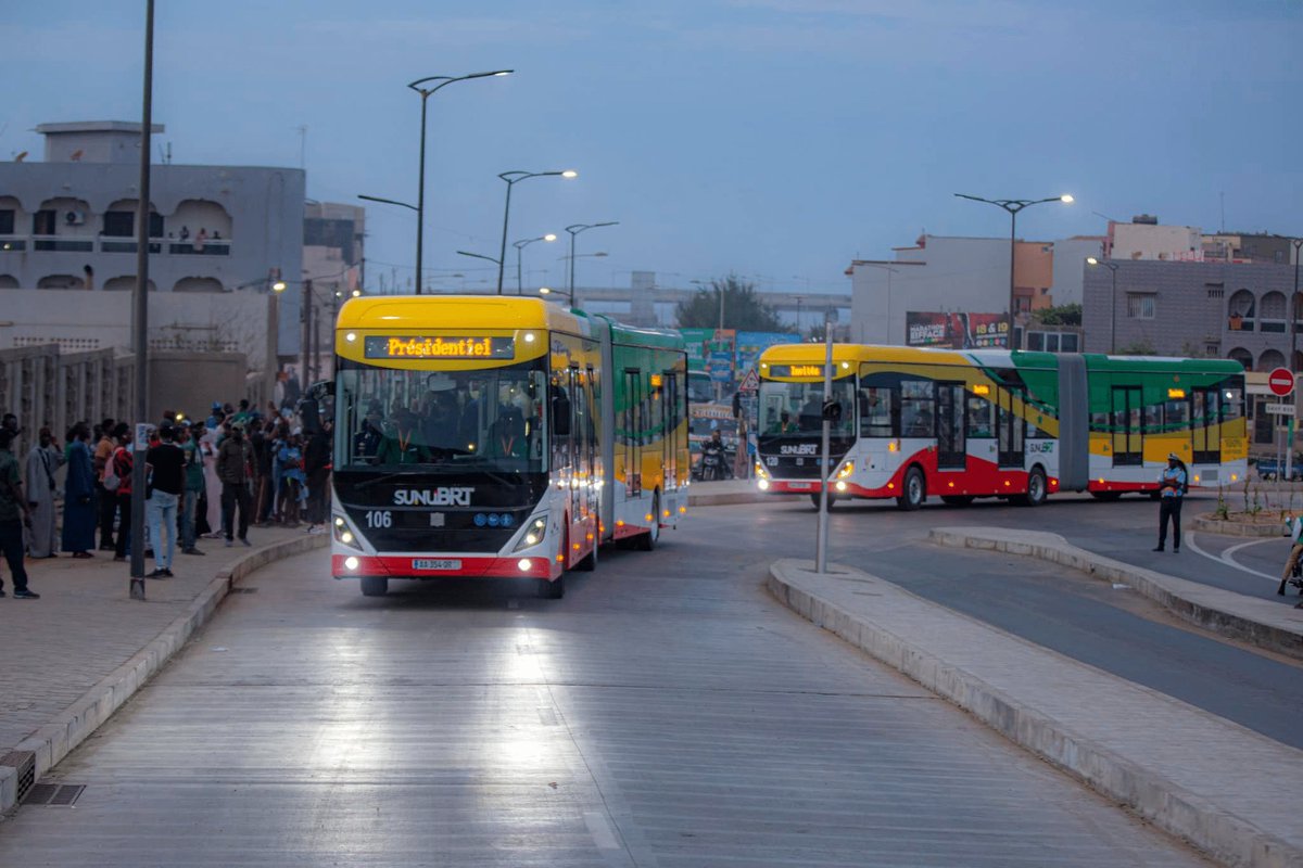 Le @Brtdakar est gere par Dakar Mobilite (70% par Meridiam et 30% par le Fonsis). La concession est pour 15 ans. L’infrastructure appartient à l’état du Senegal. Mais l’acquisition, l’exploitation et la maintenance des Bus sont gere par Dakar Mobilité pour une durée de 15ans.
